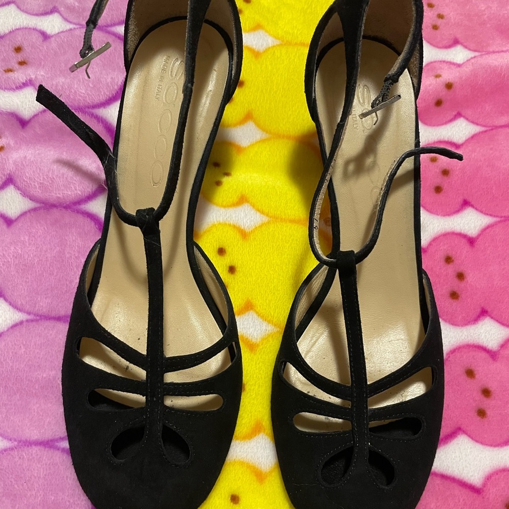 Black Sophisticated Heels with Geometric Straps by Sacco